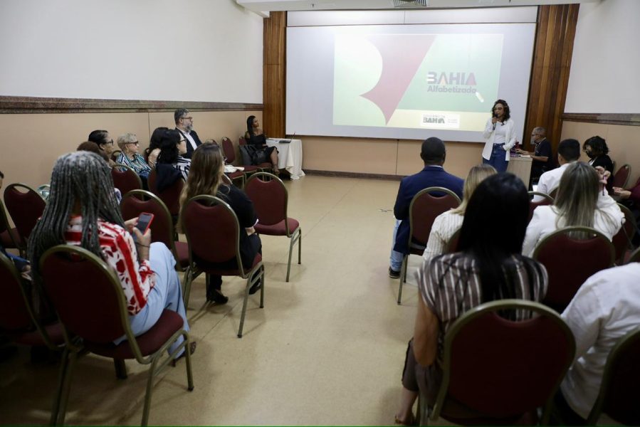 Reuniao-do-Comite-de-Gestao-do-Bahia-Alfabetizada